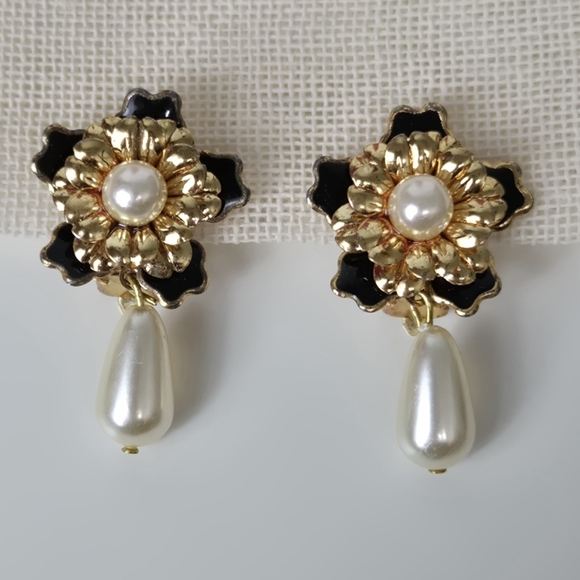 Elegant Gold and Black Enamel Floral Pearl Drop Clip Earrings - Picture 14 of 16